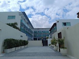 KC Beach Club & Pool Villas