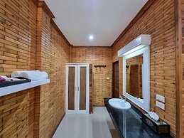 Phuvara Boutique