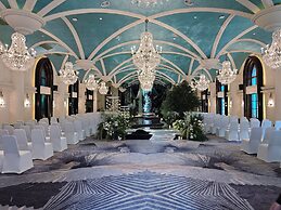 Royal Grace Hotel