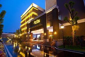Royal Grace Hotel