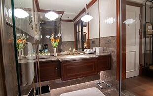 Royal Grace Hotel