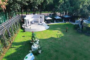 Royal Grace Hotel