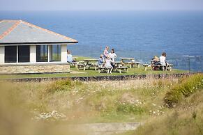 Lewinnick Lodge