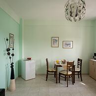 Moonlight Apartments & Suites