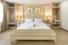 Golden Prince Hotel and Suites