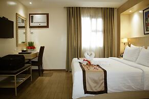 Golden Prince Hotel and Suites