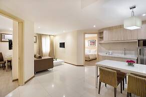 Golden Prince Hotel and Suites