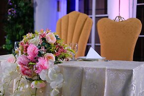 Golden Prince Hotel and Suites