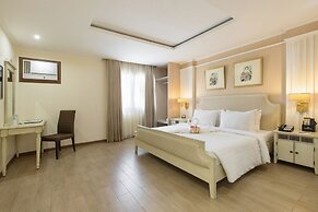 Golden Prince Hotel and Suites