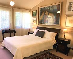 The Chalet Guesthouse and Studio