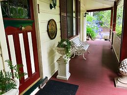 The Chalet Guesthouse and Studio