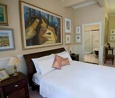 The Chalet Guesthouse and Studio