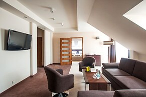 GEM Hotel
