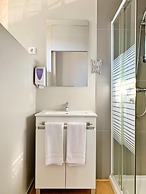 WW Hostel & Suites