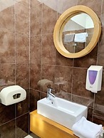 WW Hostel & Suites