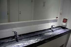WW Hostel & Suites