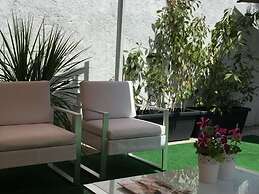 WW Hostel & Suites
