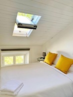 WW Hostel & Suites