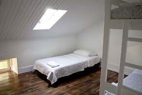 WW Hostel & Suites