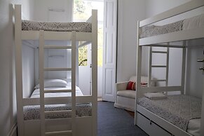 WW Hostel & Suites