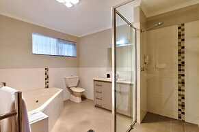 Hume Country Motor Inn