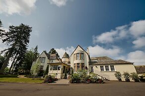 Cairn Lodge