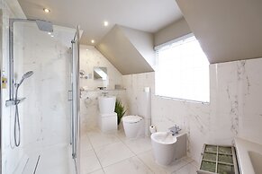 Cairn Lodge