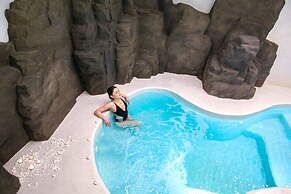 Acroterra Rosa Luxury Suites & Spa