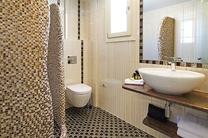 Acroterra Rosa Luxury Suites & Spa