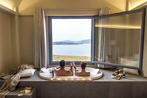 Acroterra Rosa Luxury Suites & Spa