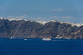 Acroterra Rosa Luxury Suites & Spa
