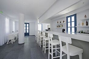 Acroterra Rosa Luxury Suites & Spa