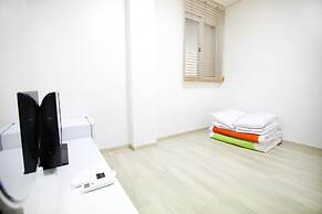 ARI House - Hostel