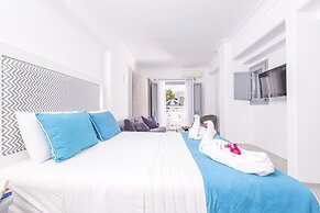 Blue Waves Hotel