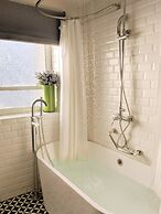 Jacob Shenkin Hotel