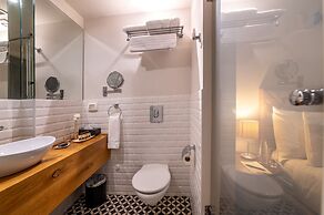 Jacob Shenkin Hotel