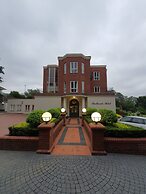 Redlands Hotel