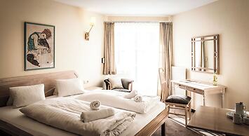 Crystls Aparthotel