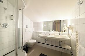 Crystls Aparthotel