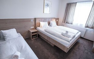 Crystls Aparthotel