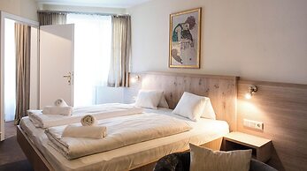 Crystls Aparthotel