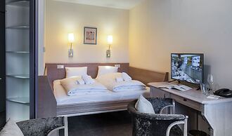 Crystls Aparthotel