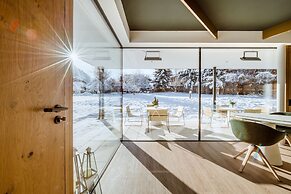 Crystls Aparthotel