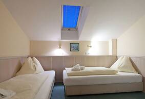 Crystls Aparthotel