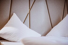 Crystls Aparthotel