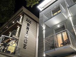 Hotel Bridge