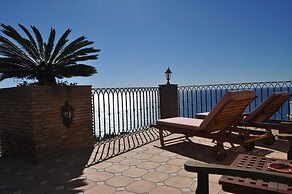 Welcome Inn Nerja