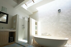 Artemis Villa and Hotel