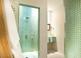 Allure Suites