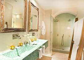 Allure Suites
